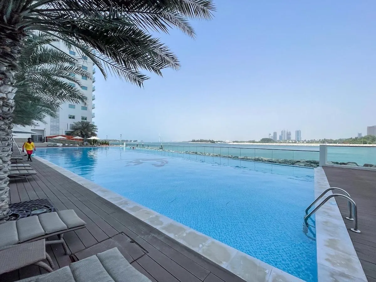 Sleeps 4 With The Palm Beach View Apartment Dubai