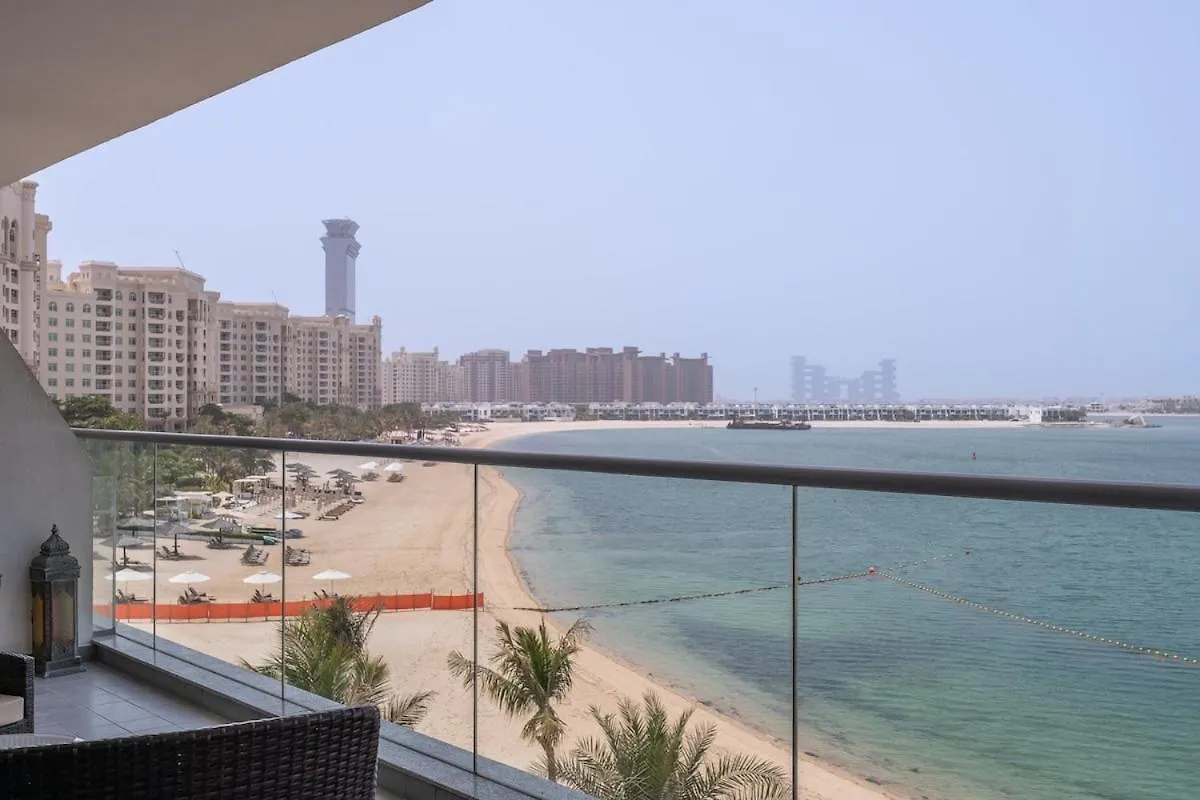 Sleeps 4 With The Palm Beach View Apartment Dubai