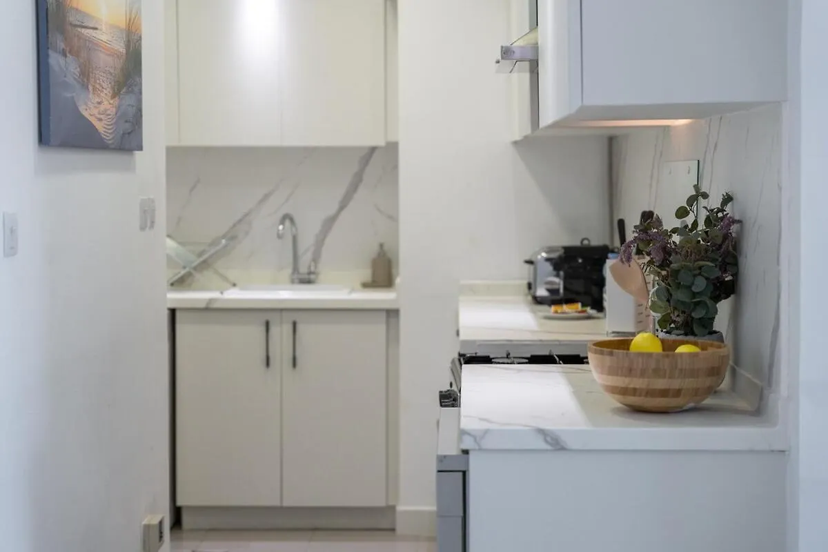 Sleeps 4 With The Palm Beach View Apartment Dubai