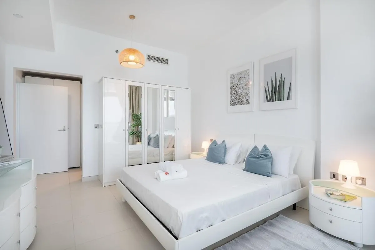 Sleeps 4 With The Palm Beach View Apartment Dubai