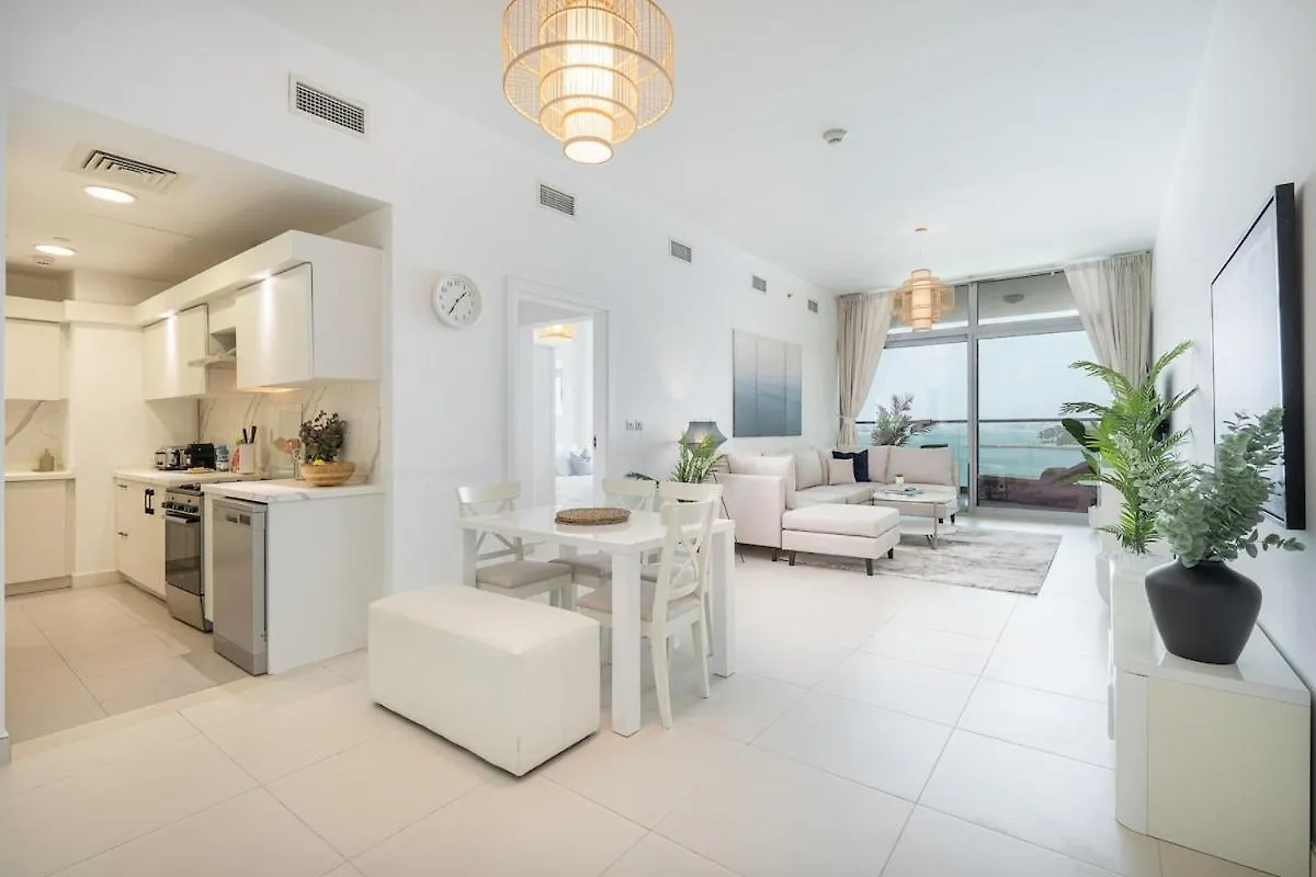 Sleeps 4 With The Palm Beach View Apartment Dubai