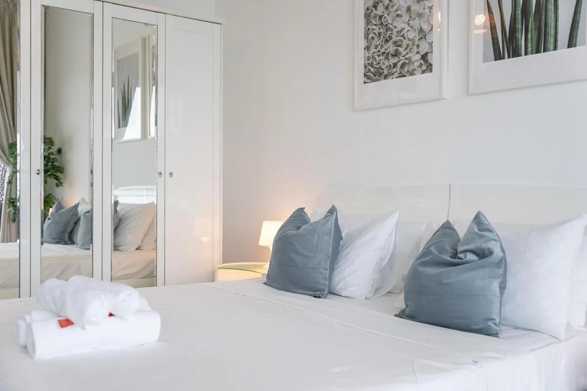 Sleeps 4 With The Palm Beach View Apartment Dubai 0*,  United Arab Emirates