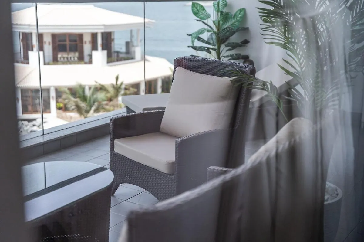 Sleeps 4 With The Palm Beach View Apartment Dubai