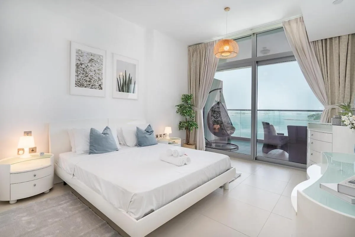 Sleeps 4 With The Palm Beach View Apartment Dubai