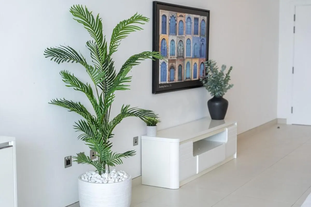 Sleeps 4 With The Palm Beach View Apartment Dubai
