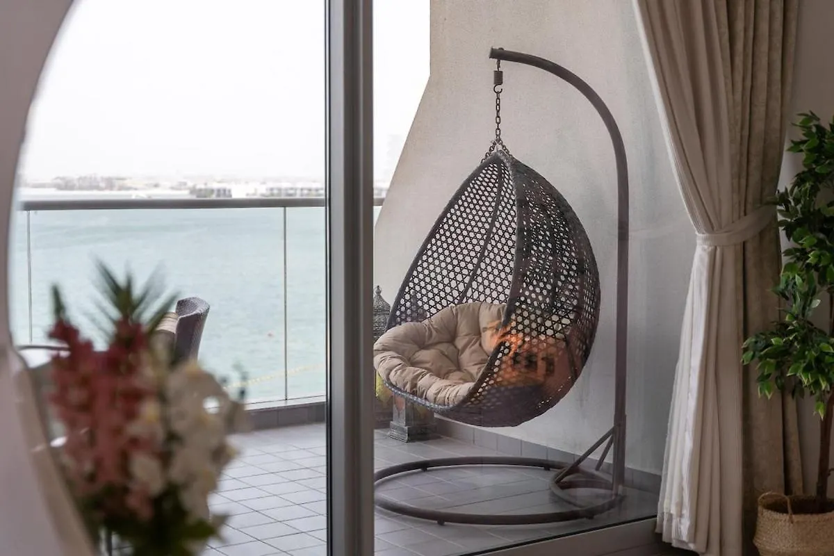 Sleeps 4 With The Palm Beach View Apartment Dubai