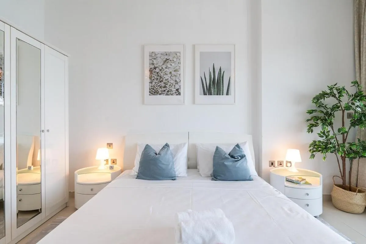 Sleeps 4 With The Palm Beach View Apartment Dubai