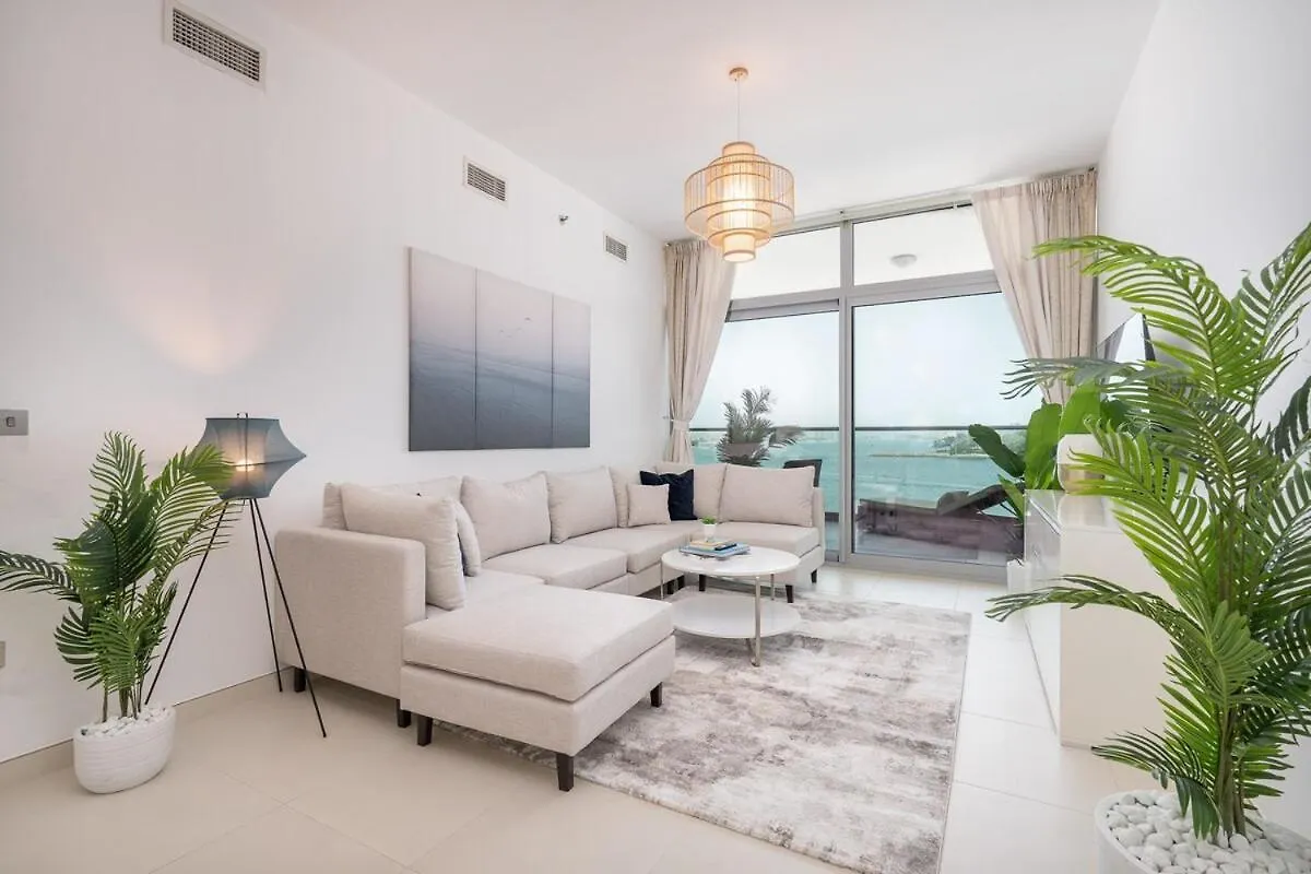 Sleeps 4 With The Palm Beach View Apartment Dubai